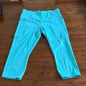Athleta Ultimate Stash II Capri Aqua Leggings